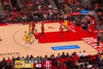 😲NBA季后赛历史首次父子连线！詹姆斯送空接 布朗尼反篮打进！