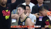 一脸无奈啊！胡明轩加时赛犯满离场！