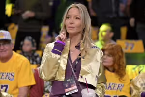 美记：珍妮&middot;巴斯预计代表湖人出席NBA理事会 鲍尔默不会出席