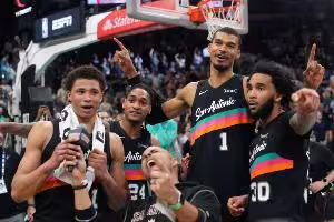 卡布：文班进步巨大&邀请我们去他家乡并鼓励我们 这体验不可多得
